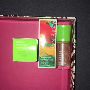 🎉🎊 4 For $18 Or $8 Each MK Crushed Pearl 💅🏼